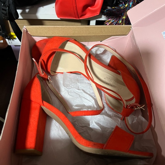 Orange suede heels - Picture 3 of 3